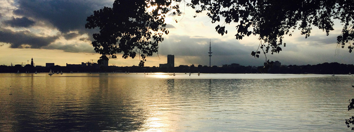 Sagawe und Klages Anwaltskanzlei für Unternehmen in Hamburg Blick auf Hamburger Alster Sagawe und Klages Anwaltskanzlei für Unternehmen in Hamburg Blick auf Hamburger Alster
